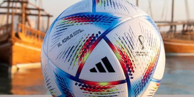 Pourquoi le ballon high tech de la Coupe du Monde va changer le football ?