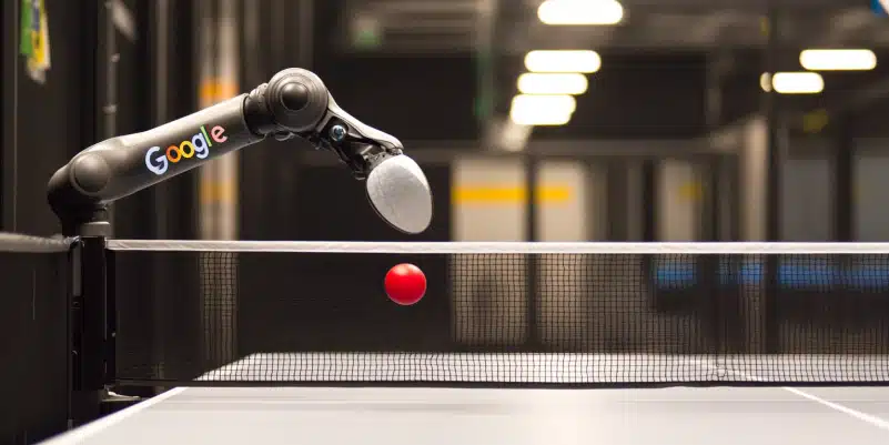 Un bras robotisé qui joue au Ping-Pong